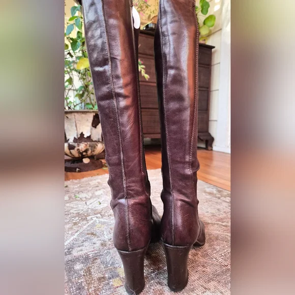 Elegant Brown Leather Knee-High Boots - Picture 3 of 4